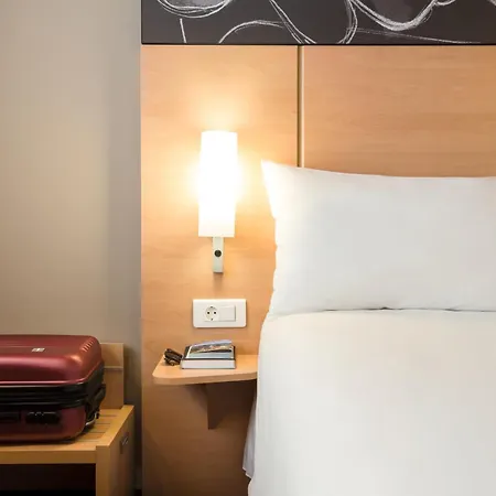 Ibis Part Dieu Les Halles 3*